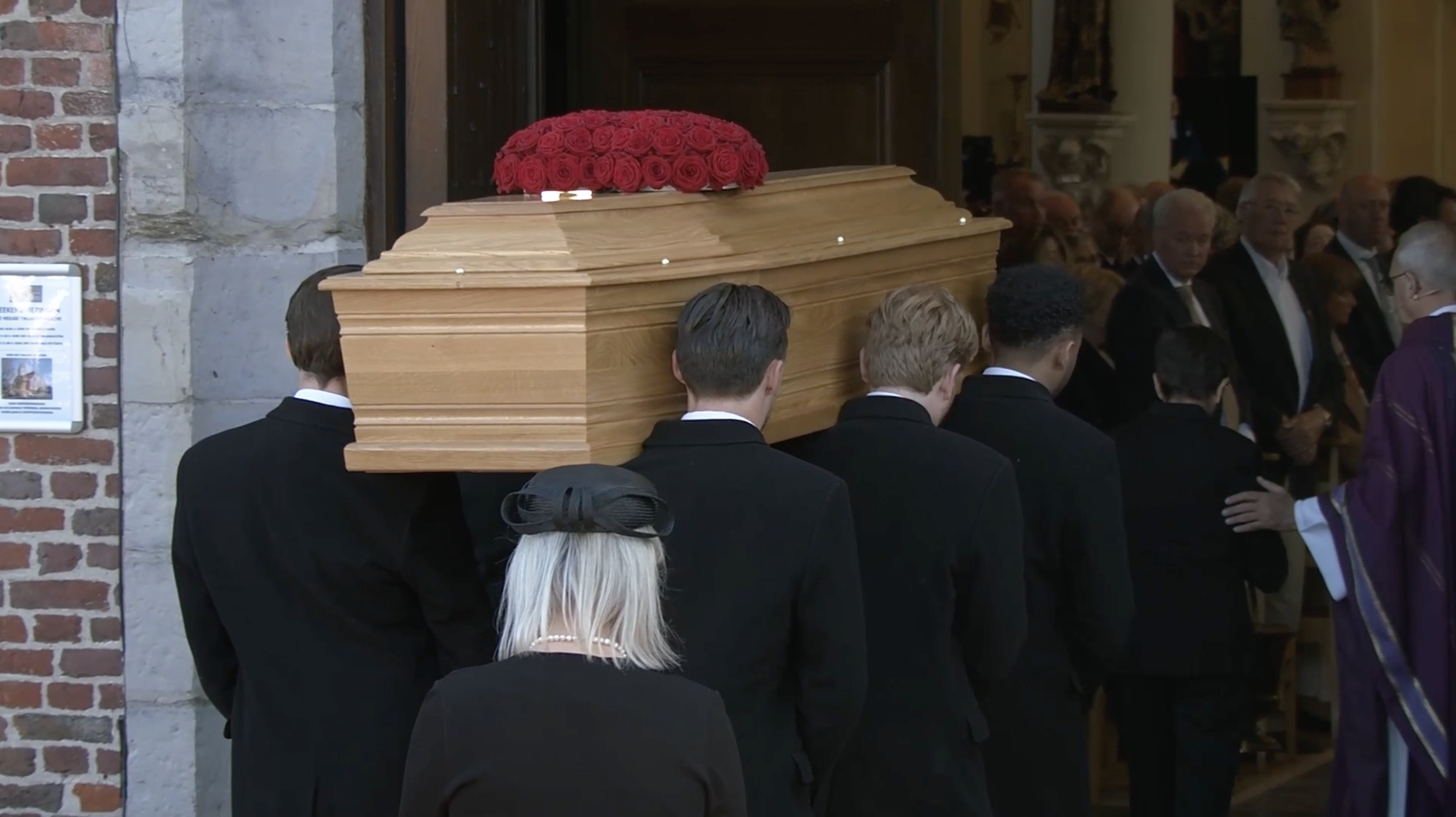 Binnenbrengen van lijkkist