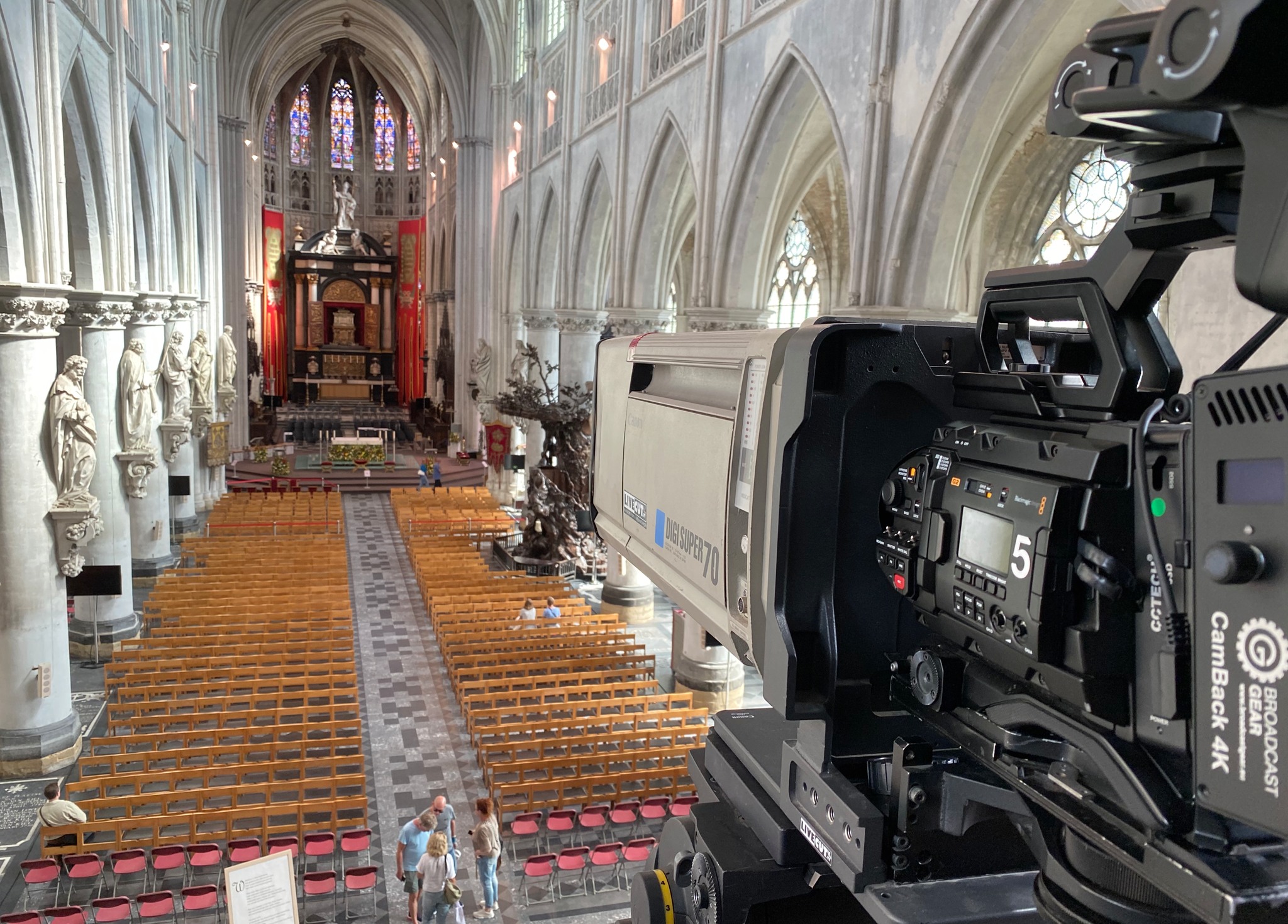 <i>Multicam:</i>